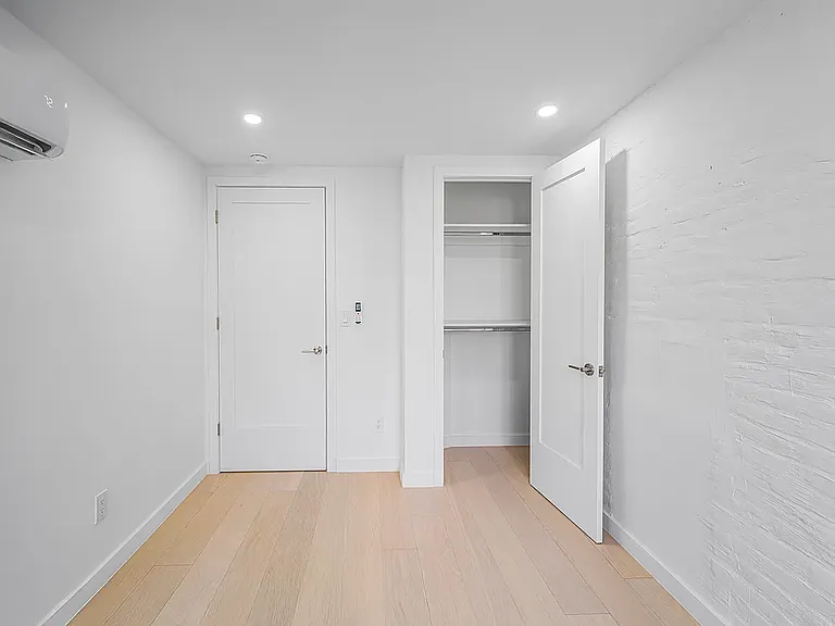 243 E 31st St #GARDEN — Photo 6