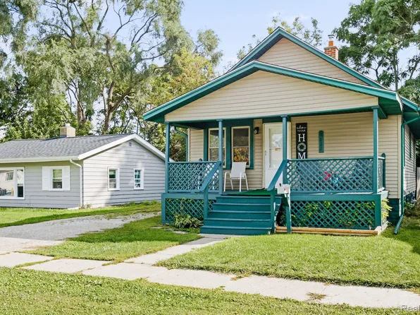 1622 Francis St, Port Huron, MI 48060