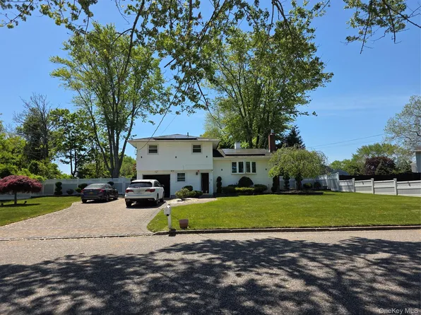 10 Meehan Lane, Coram, NY 11727