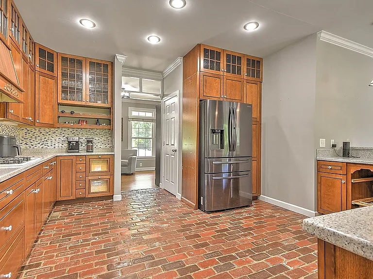 9 Wayland Ct — Photo 11