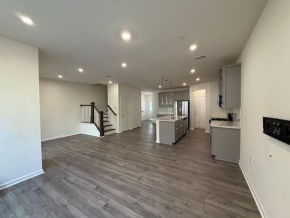 3rd image of 1216 Grenshaw Dr