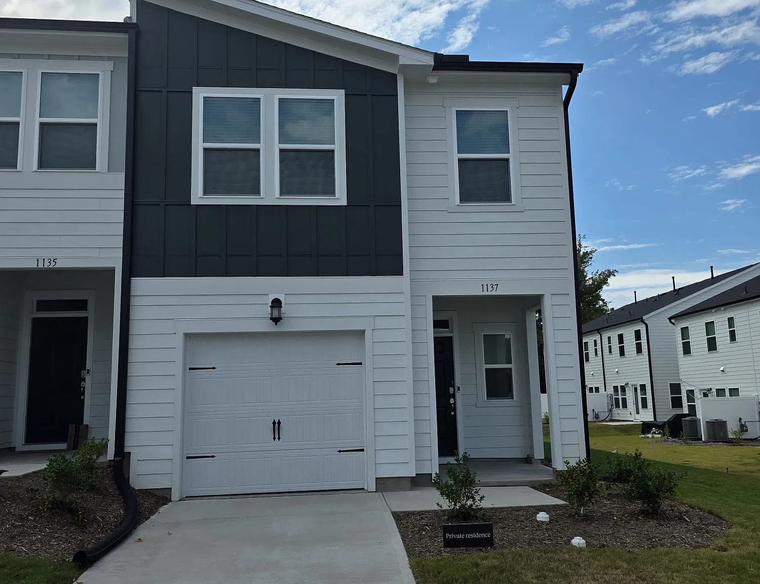 3 bed, 2.5 bath, 1600 sqft, $1,895 — Photo 2