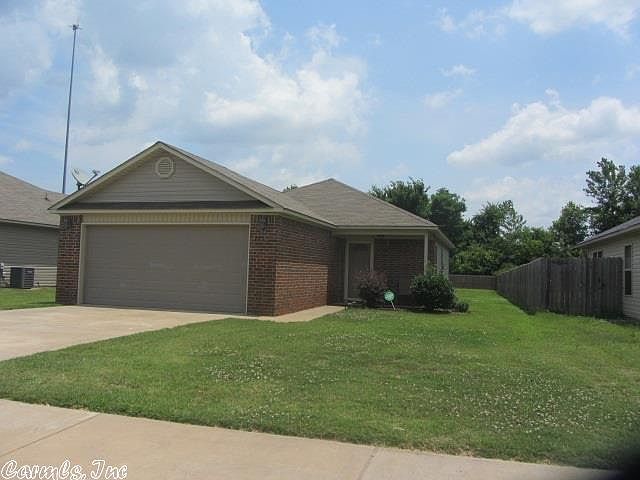1st image of 225 Saunders Dr