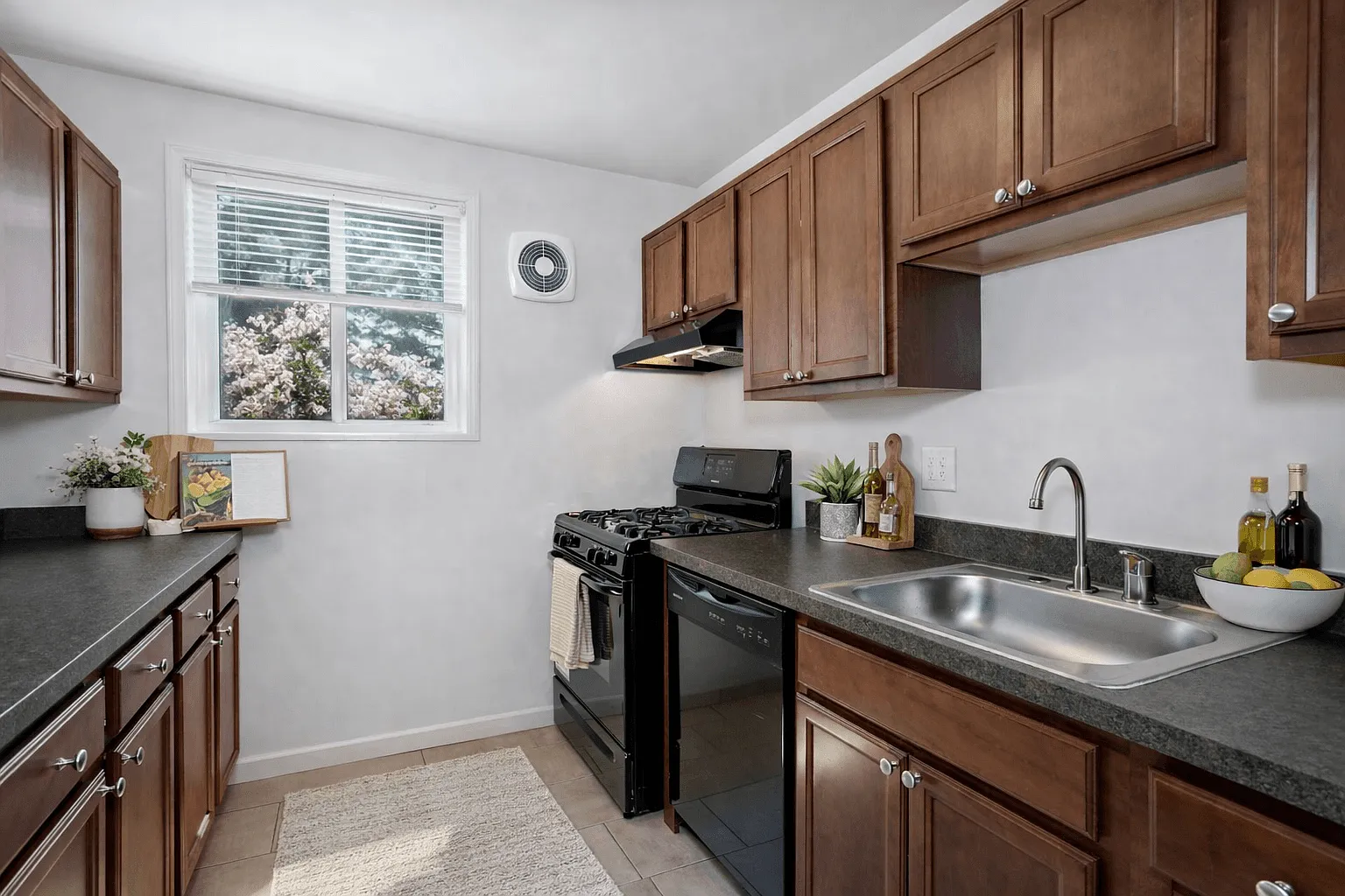 Overlook Apartments — Photo 4