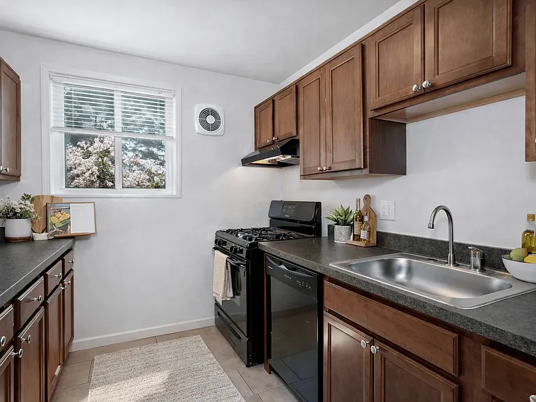 Overlook Apartments — Photo 5