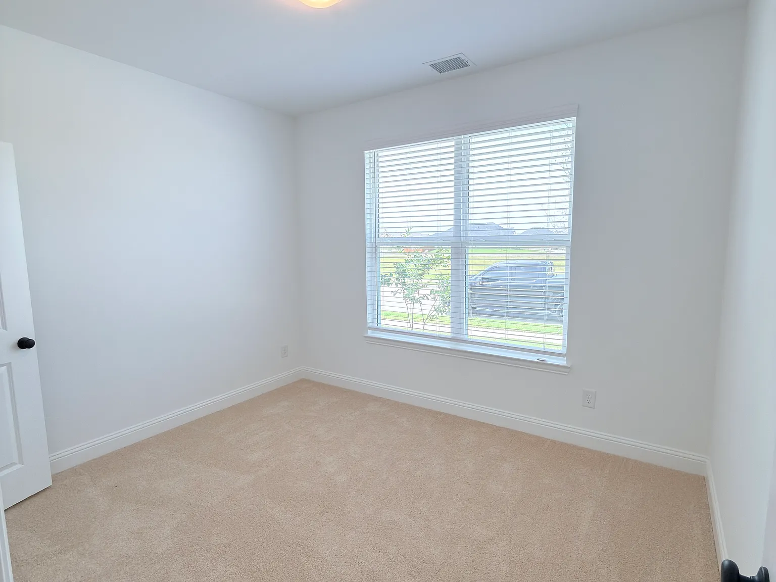 5 bed, 2761 sqft, $3,350 — Photo 4