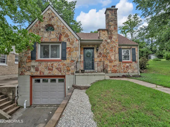 1527 Hayselton Dr, Jefferson City, MO 65109