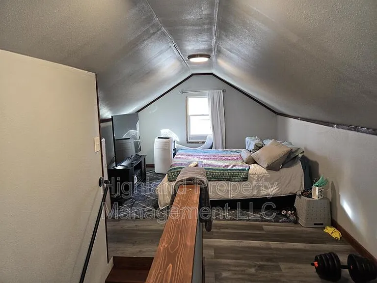 1160 NE Lake St — Photo 16