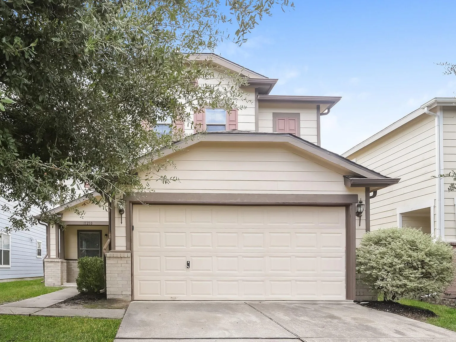 3 bed, 2.5 bath, 2754 sqft, $1,765 — Photo 1