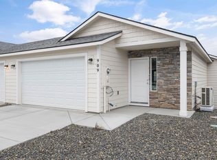 909 Duke Ln, West Richland, WA