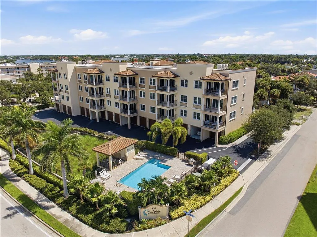 2 bed, 2.0 bath, 1471 sqft, $7,500 — Photo 2