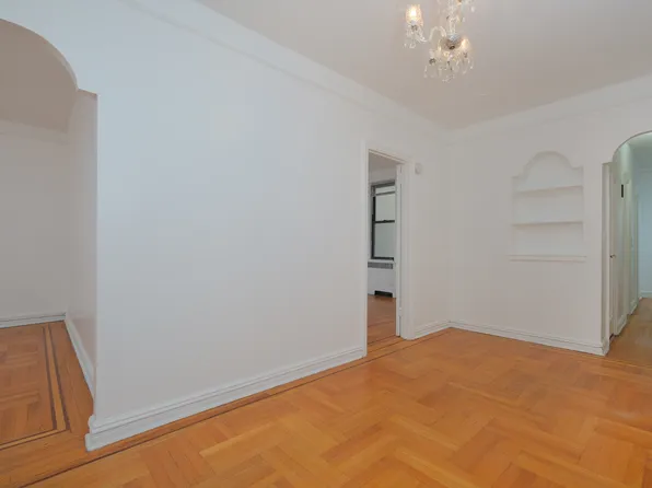 340 E Mosholu Parkway S image 2 of 10