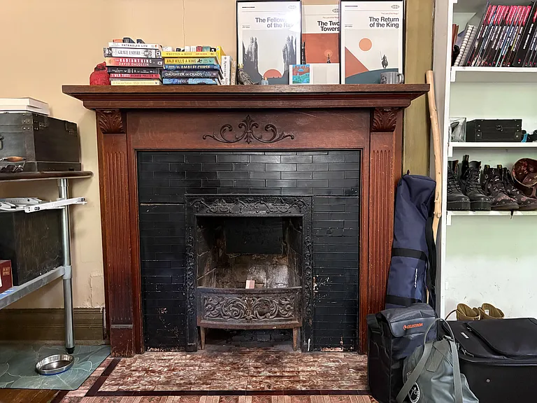 Hearth mantle ( fireplace not in service)