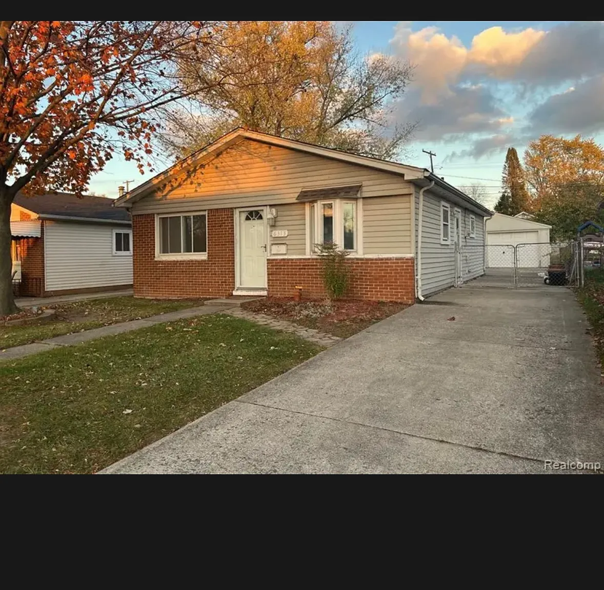 3 bed, 936 sqft, $1,600 — Photo 2