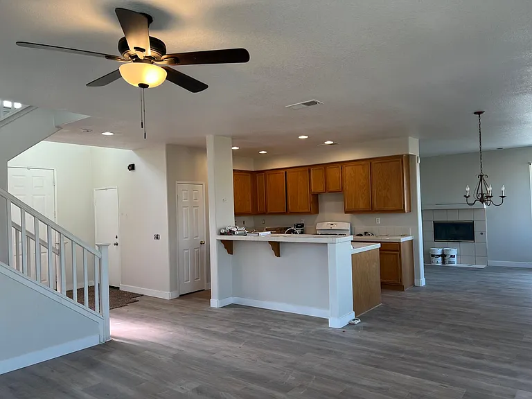 15015 Lexington St — Photo 4