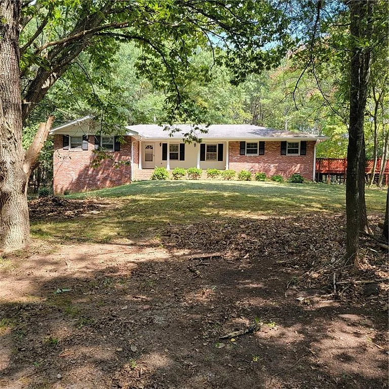 3 bed, 2.0 bath, 2001 sqft, $1,995 — Photo 2