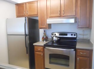 45 Westwood Dr #45, Stamford, CT 06902