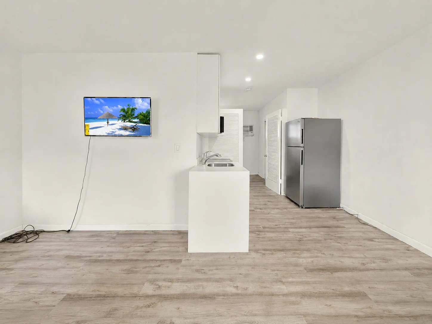 7 Salamanca Ave — Photo 1