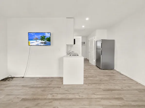7 Salamanca Ave #5, Miami, FL 33134