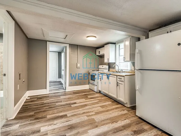 3907 Roberts Ave — Photo 6