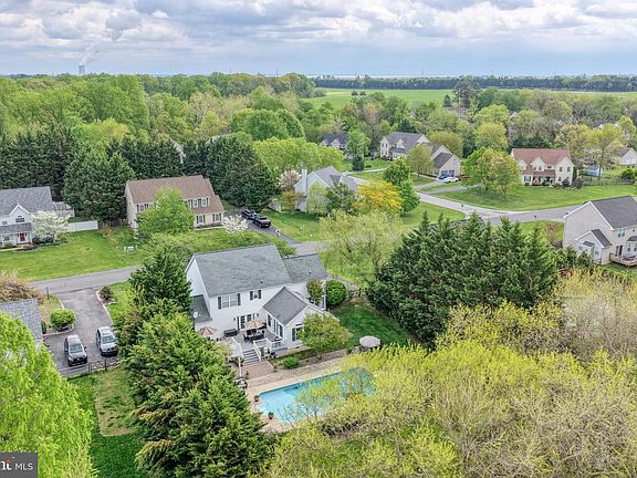 3rd image of 332 Canvasback Rd
