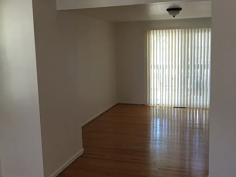 7008 Braddock Mews Pl — Photo 17