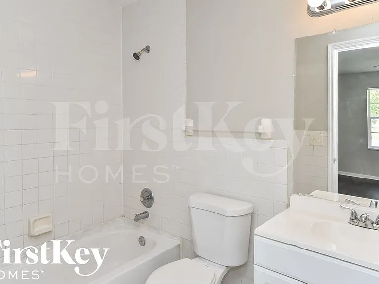1204 NW 5th St — Photo 14