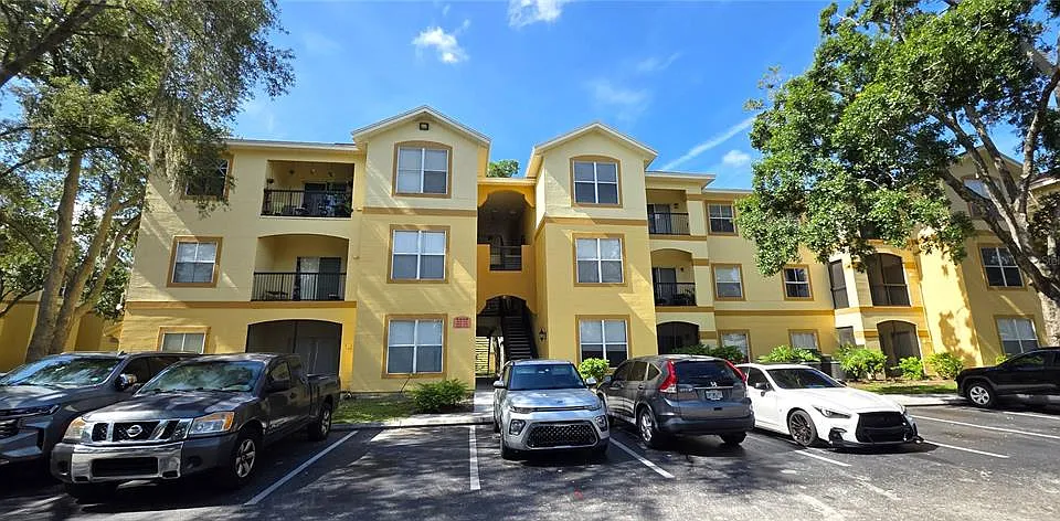 5618 Pinnacle Heights Cir #211