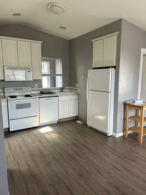 1422 NE Market Dr — Photo 1
