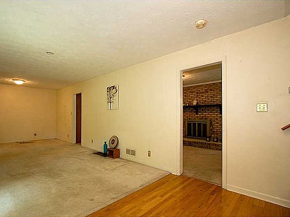 3rd image of 188 Regal Way