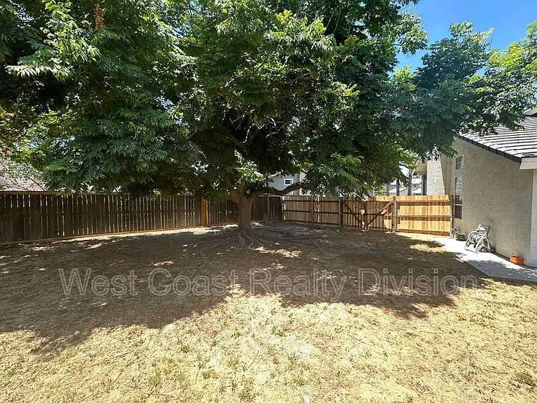 7049 Arlington Pl — Photo 10