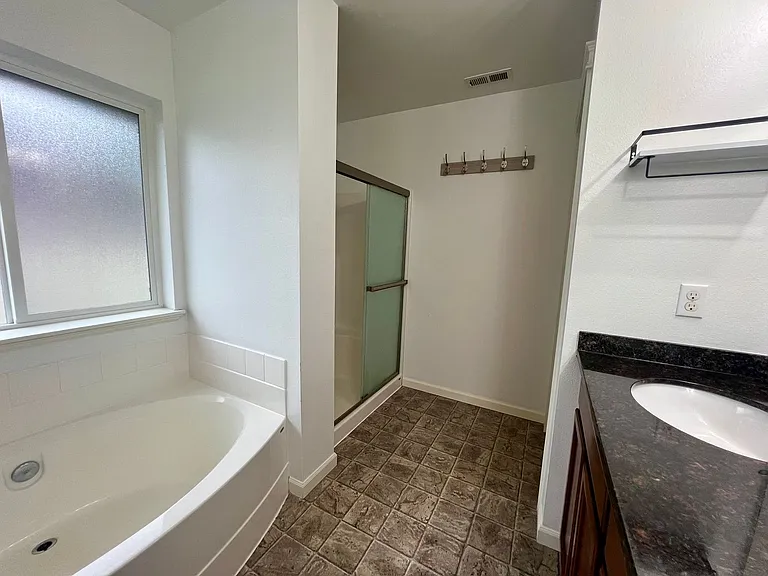 4006 20th Ave NE — Photo 22