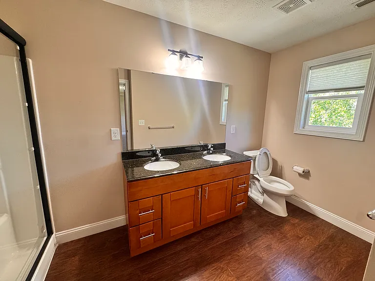 1594 Fruitland Ave — Photo 12