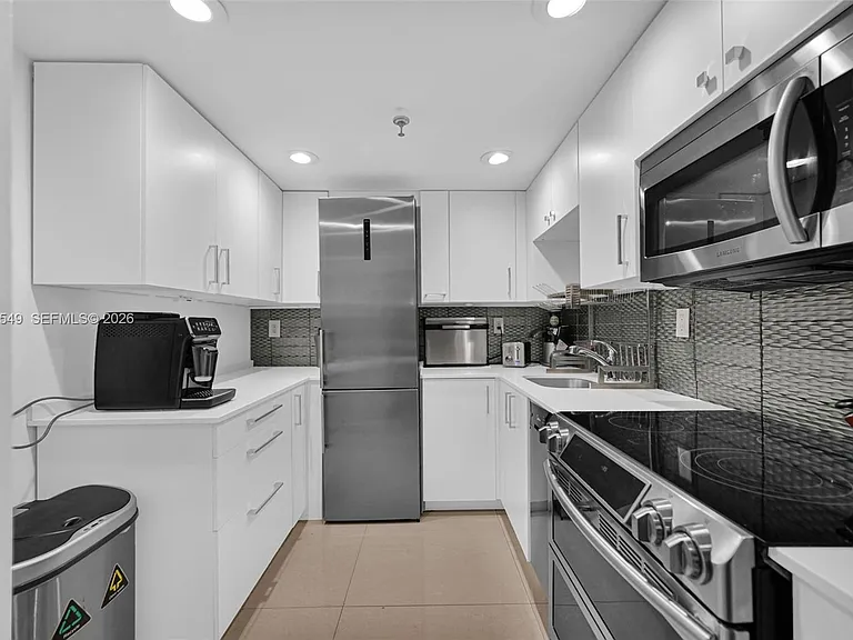 2401 Collins Ave #504 — Photo 11