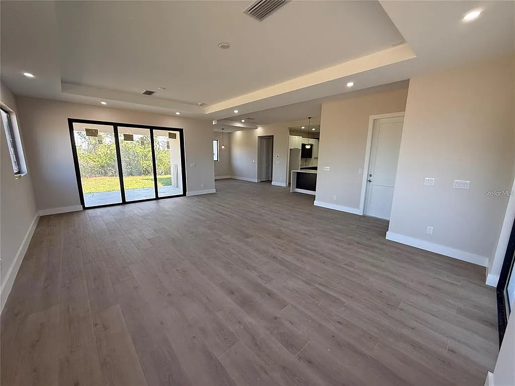 3 bed, 2.5 bath, 2100 sqft, $2,950 — Photo 3