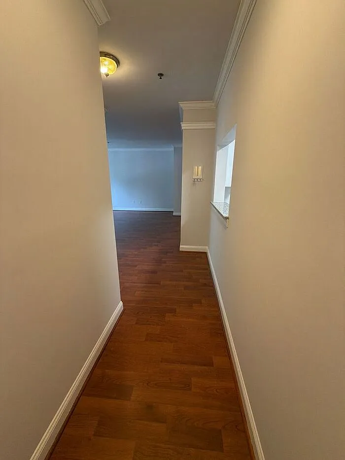 3 bed, 2.5 bath, 1404 sqft, $2,395 — Photo 2