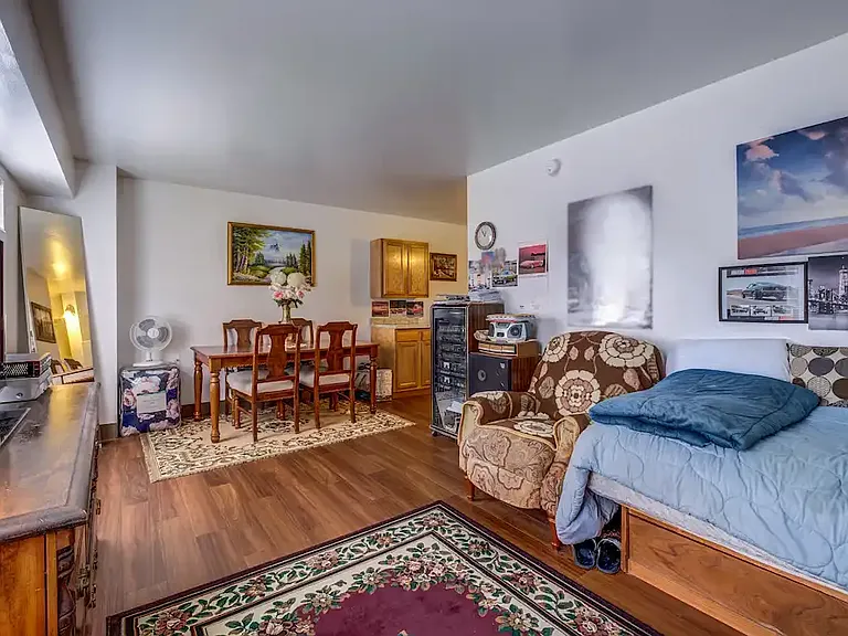 Sullivan Terrace Apartments — Photo 8