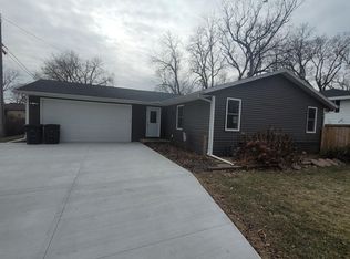 122 Phillips Ln, Lake Mills, WI 53551