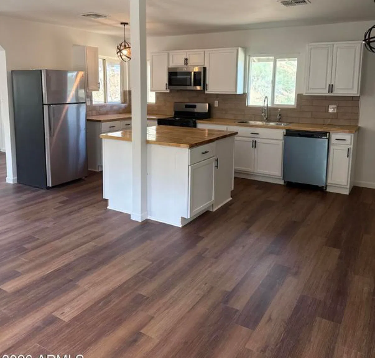 3 bed, 1296 sqft, $1,850 — Photo 2