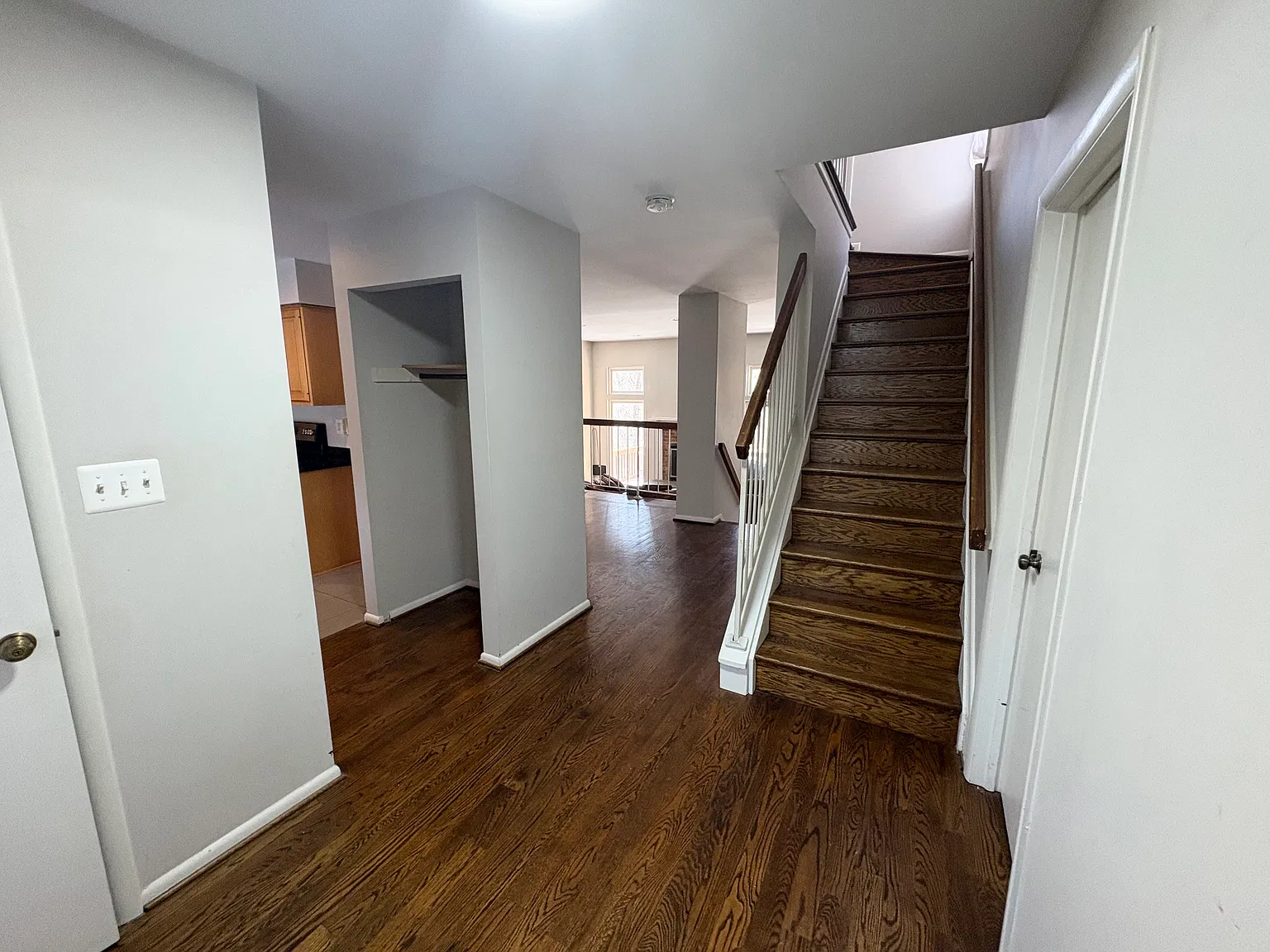 4 bed, 2.5 bath, 1813 sqft, $3,200 — Photo 2