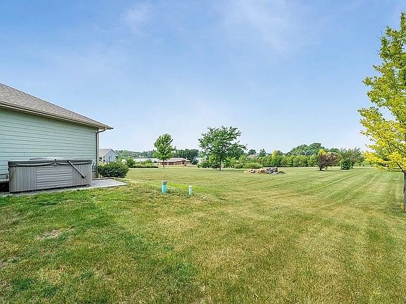 4th image of 100 Lakeview Dr
