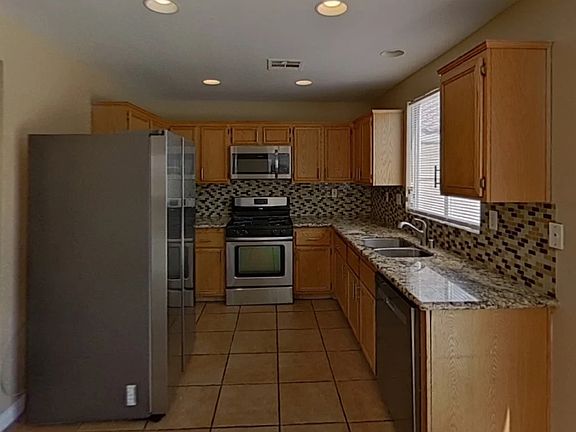 5th image of 326 Judith Ann Ct