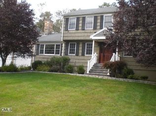 79 Sturbridge Ln, Trumbull, CT 06611
