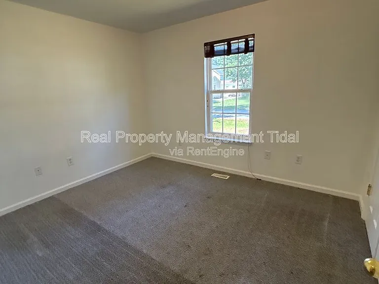 5048 Queen St — Photo 15