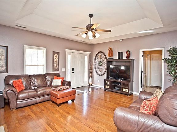 4th image of 1803 NW Mustang Ave