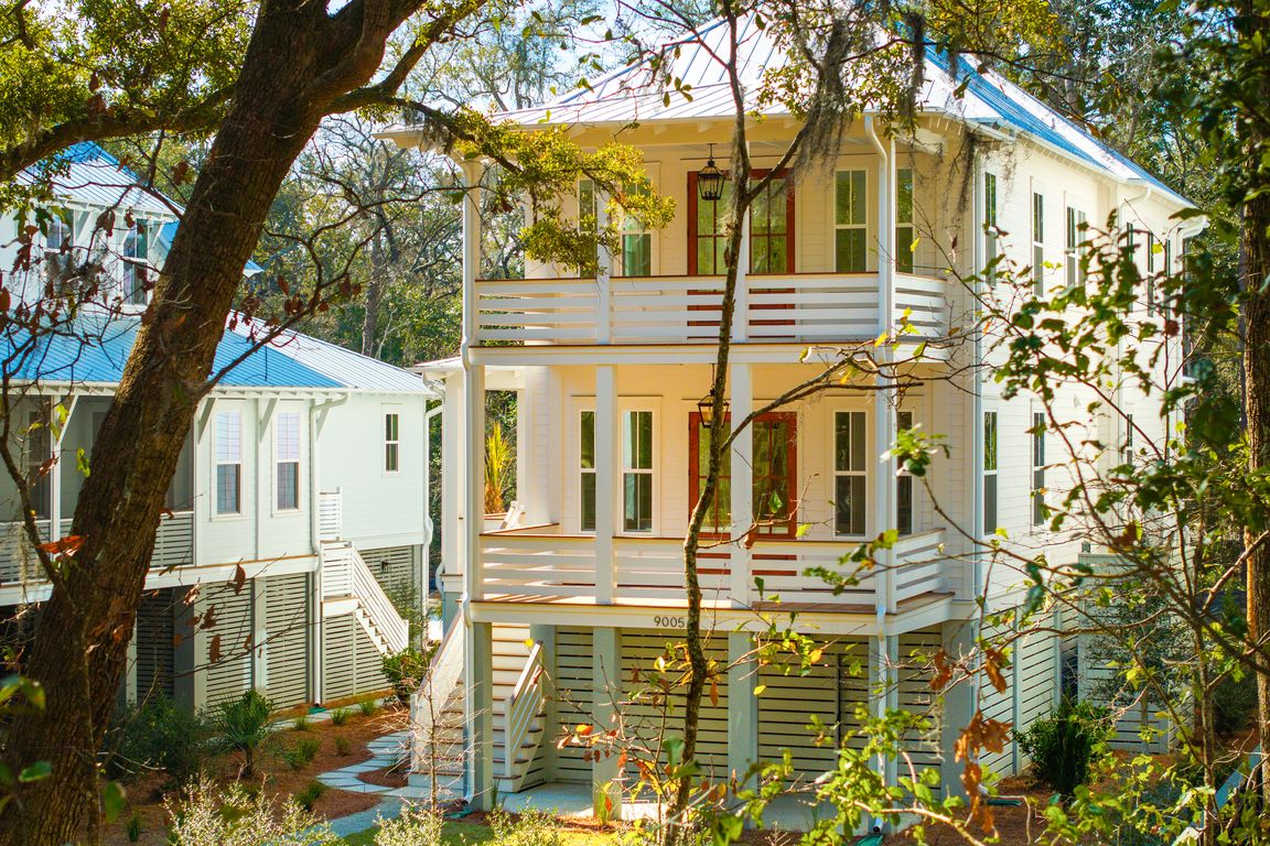 Park-facing double porch