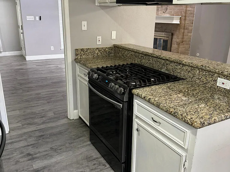 515 Shealy St — Photo 8