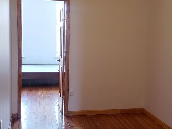5th image of 468 Harman St APT 3R