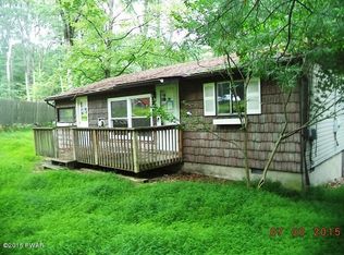 106 Deer Trl, Dingmans ferry, PA 18328