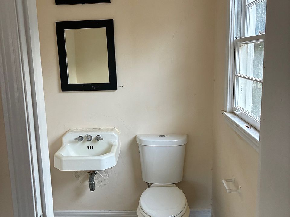 1st image of 2901 S Sherwood Dr